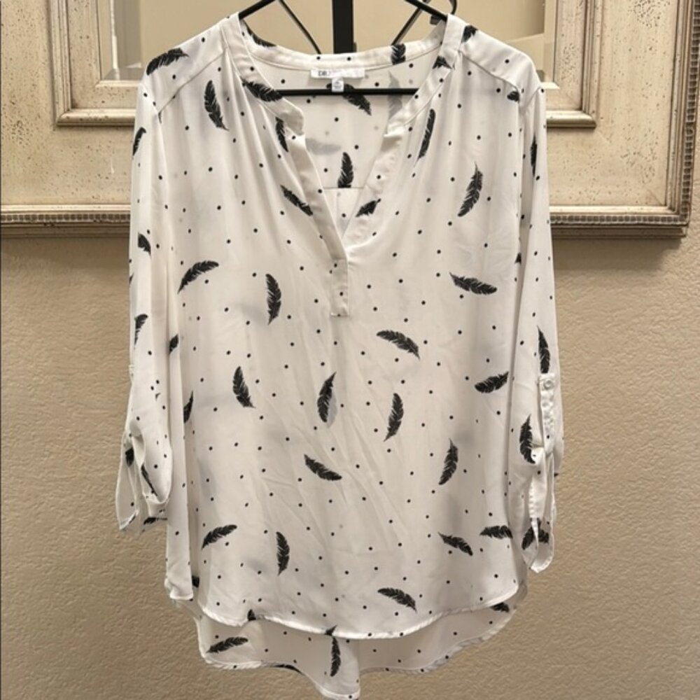 DR2 Feather Print Blouse – Polka Dot High-Low, XL